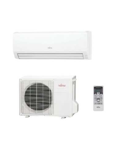 Climatizzatore Condizionatore Fujitsu Inverter Serie Kl R-32 Classe A++ installato a parete in un soggiorno moderno.